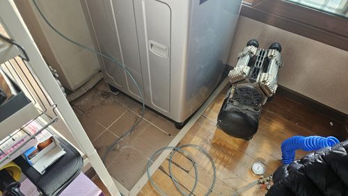 누수탐지 청담동 빌라 2층 안방 벽면 시공 후기 사진