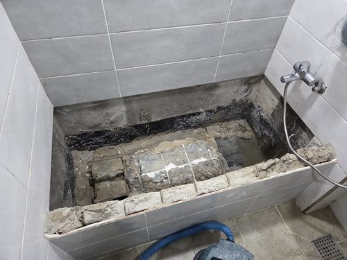 누수탐지 개포동 빌라 4층 화장실 옆방 벽 시공 후기 사진