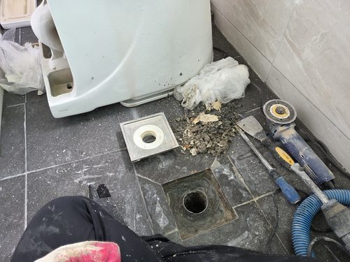 누수탐지 논현동 상가 2층 화장실 위 천장 시공 후기 사진