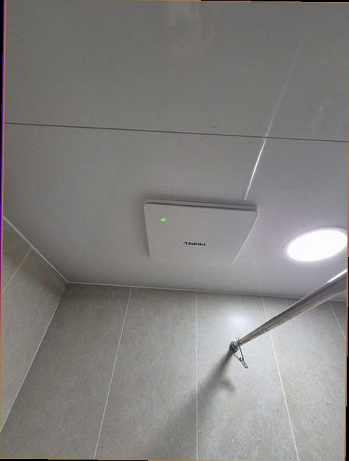 연천 누수탐지 화장실 바닥과 배관 주변의 누수 점검 위치를 확인하는 모습