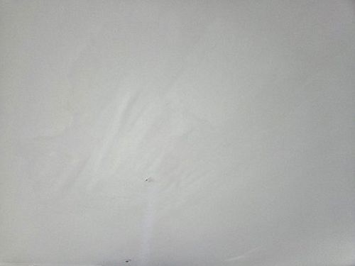 누수탐지 보수 뒤 천장과 주변부의 수분 상태를 재확인하는 모습