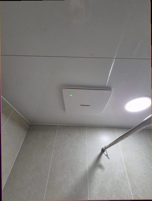 기흥구 누수탐지 욕실 천장 누수 흔적과 주변 배관을 확인하는 현장
