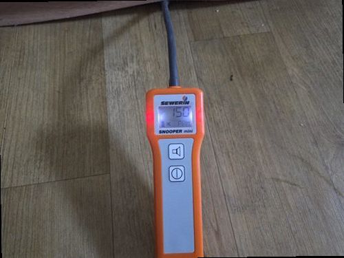 강북구 누수탐지 벽지 얼룩이 번진 벽면 점검 장면