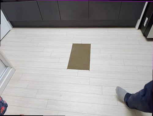 종로구 누수탐지 천장 누수 흔적과 점검 위치를 비교한 안내 이미지