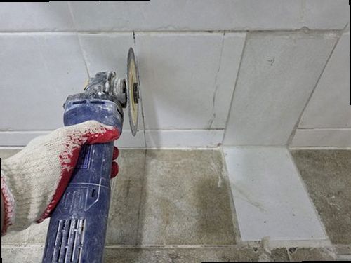 시흥 누수탐지 배관 이음부를 살펴보는 점검 장면