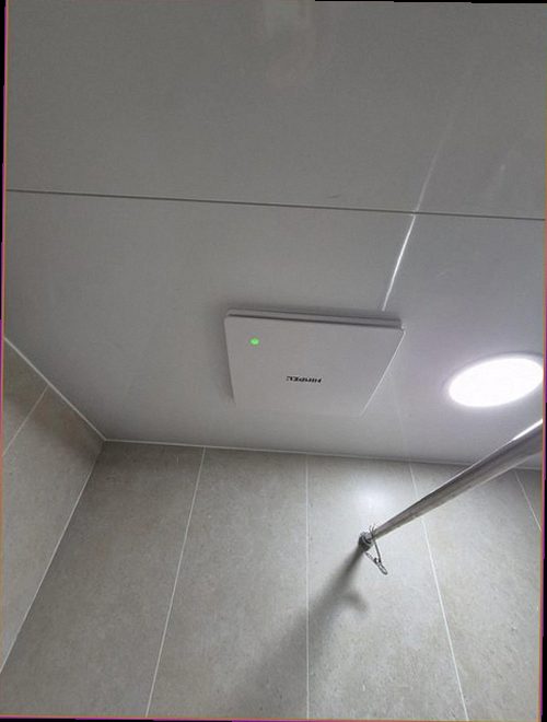 덕양구 누수탐지 벽면의 물자국과 배관 주변 상태를 확인하는 점검 과정