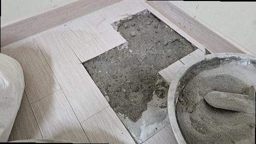 덕양구 누수탐지 벽면 얼룩이 번진 방향을 기록하는 점검 장면