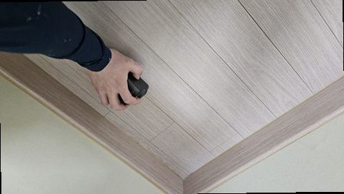 오정구 누수탐지 벽지 얼룩 주변 배관 이음부 점검 장면