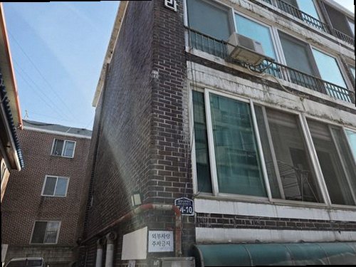 상록구 누수탐지 벽 속 배관 위치를 살피는 주택 내부 점검 장면