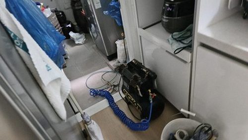계양구 누수탐지 배관 도면과 측정 기록을 나란히 놓고 대조하는 모습