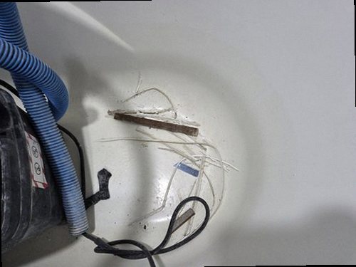 천안시 서북구 누수탐지 계량기 주변 배관을 살피는 현장 장면