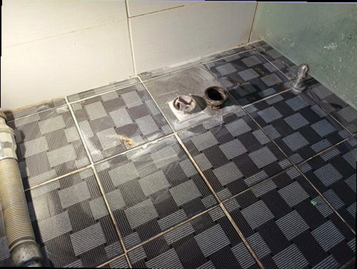 누수탐지 베란다 천장 얼룩과 주변 점검 구역