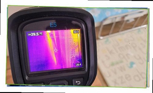 누수탐지 배관 연결부와 벽체 주변을 순서대로 점검하는 현장