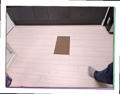 누수탐지 점검 후 배관 보수 범위와 주변 마감 상태를 확인하는 모습
