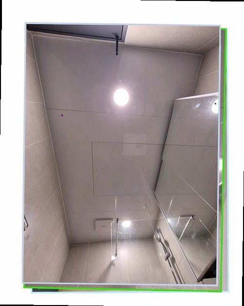 기흥구 누수탐지 점검 전 베란다 벽면과 바닥 상태를 확인하는 모습
