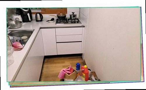 수지구 누수탐지 천장과 벽면에 나타난 누수 흔적을 확인하는 모습