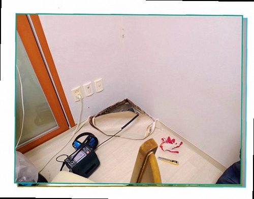 미추홀구 누수탐지 벽면 얼룩과 바닥 습기 흔적을 확인하는 현장