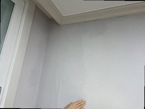 누수탐지 배관 점검 장비를 확인하는 작업 장면