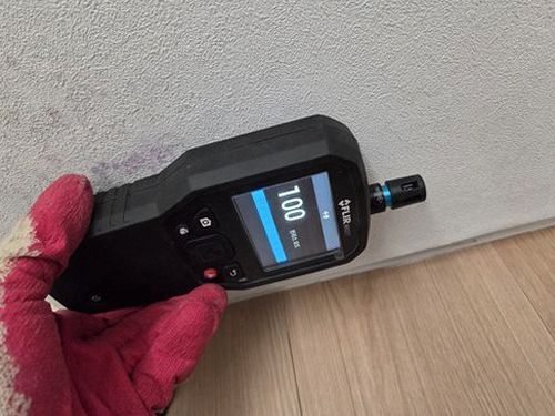 누수탐지 배관 점검과 보수 후 누수 흔적을 확인하는 과정
