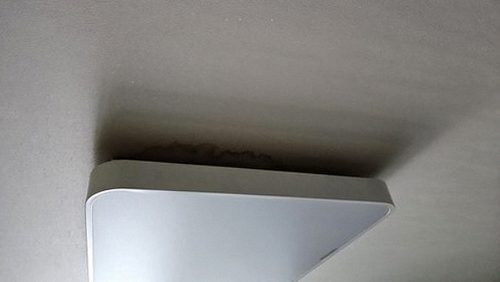 누수탐지 천장 수분 흔적과 배관 주변을 점검하는 과정
