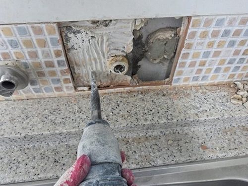 누수탐지 구의동 누수탐지 아파트 주방 싱크대 밑 젖은 자국
