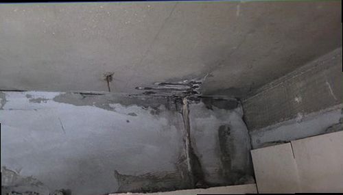 동대문구 누수탐지 벽면과 천장 누수 흔적을 확인하는 현장 점검 이미지