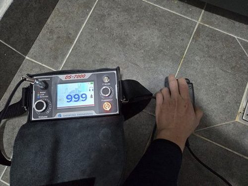 누수탐지 천장 얼룩이 번진 실내 벽면 상태