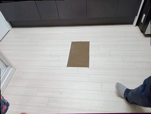 덕양구 누수탐지 배관 점검과 보수 후 건조 상태를 확인하는 모습