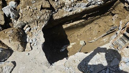 누수탐지 벽면 얼룩 위치와 측정 지점을 표시한 현장 점검 기록 이미지