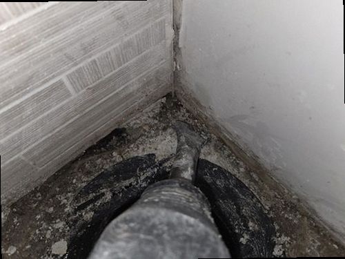 누수탐지 천장 얼룩과 배관 주변 점검 상황