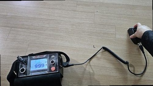 마포구 누수탐지 배관 측정 장비를 설치하는 모습