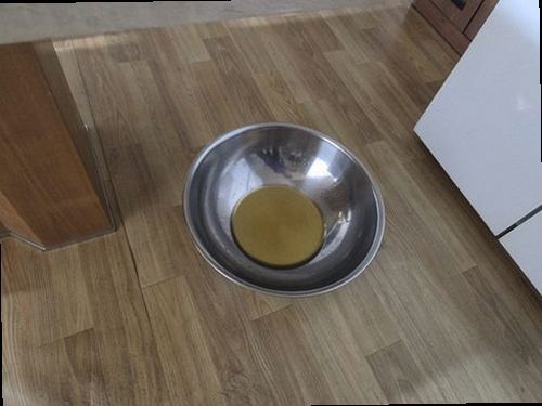 양천구 누수탐지 싱크대 상부장 뒤편 천장 물자국 점검 장면
