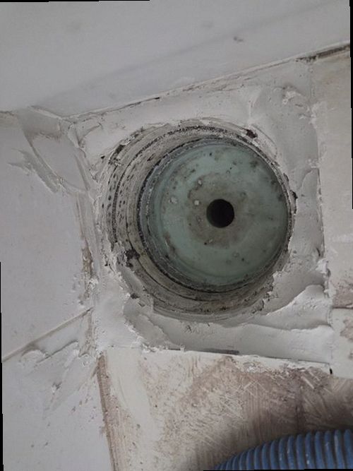 과천 누수탐지 욕실 바닥 배관 점검 전후를 비교하는 현장 장면