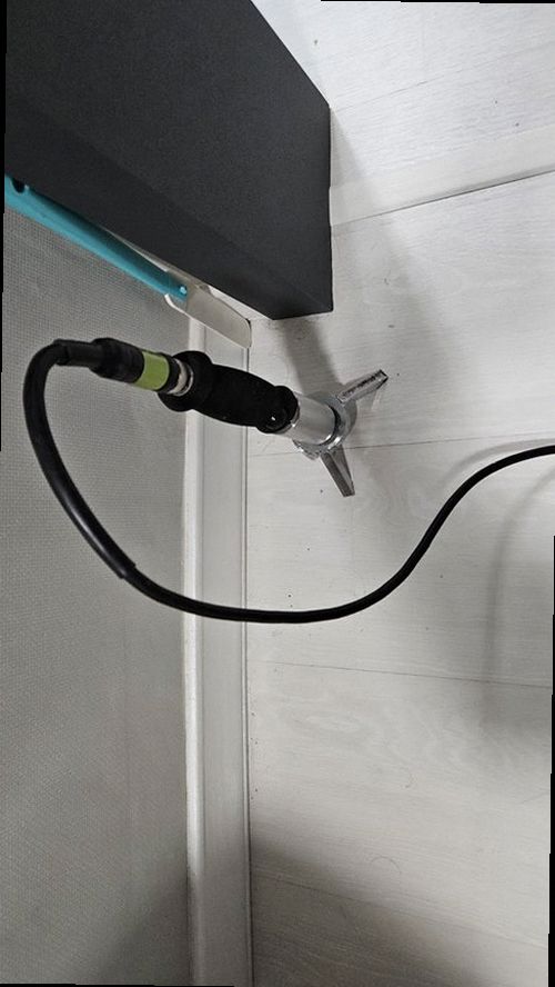 안성 누수탐지 연지동 주택 외벽과 배관 연결부 점검 장면