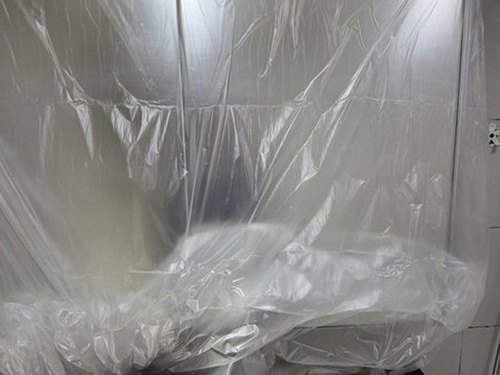 포천 누수탐지 벽면 얼룩의 경계와 젖은 흔적을 기록하는 장면