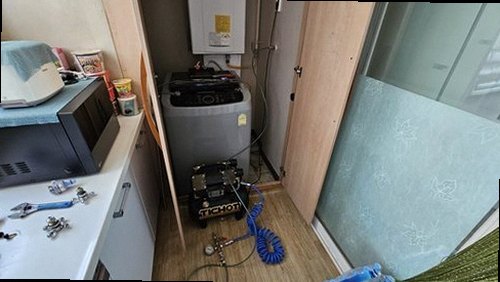 남양주 누수탐지 벽 얼룩과 바닥 배관을 함께 살피는 점검 장면