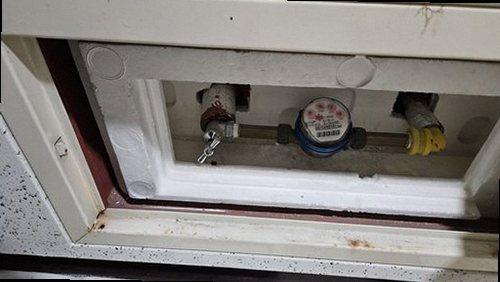 동탄구 누수탐지 배관 연결부를 점검하는 현장 장면