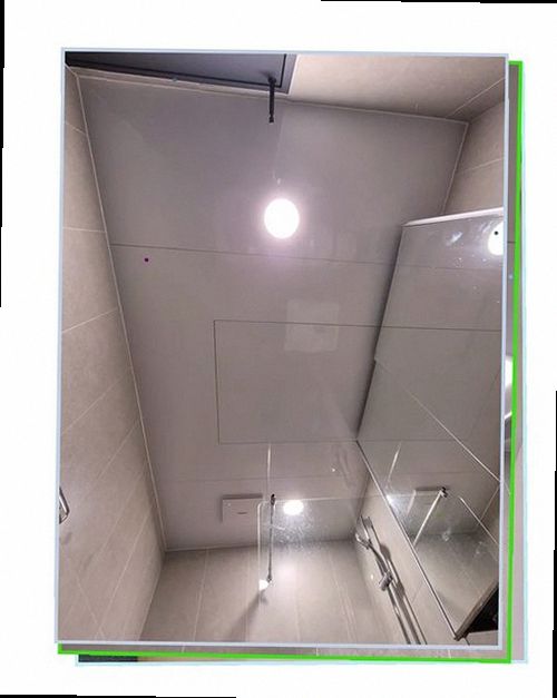 종로구 누수탐지 벽면 얼룩과 습기 흔적을 비교하는 점검 모습
