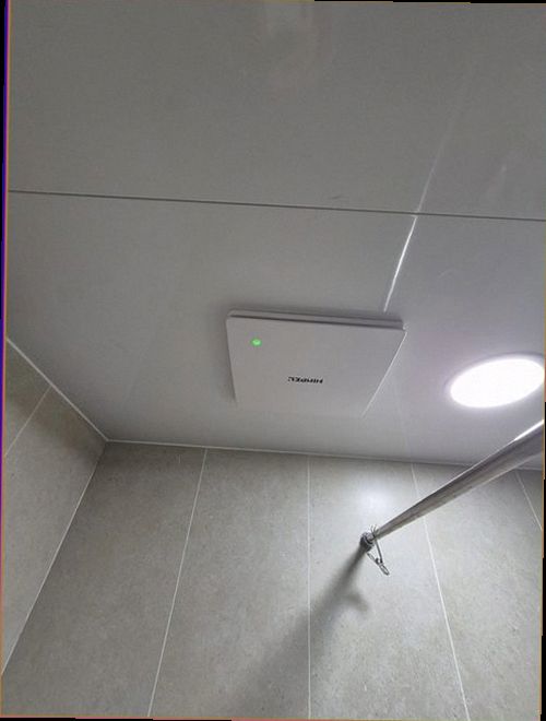 과천 누수탐지 물을 사용하지 않는 상태에서 수도계량기 표시를 확인하는 모습