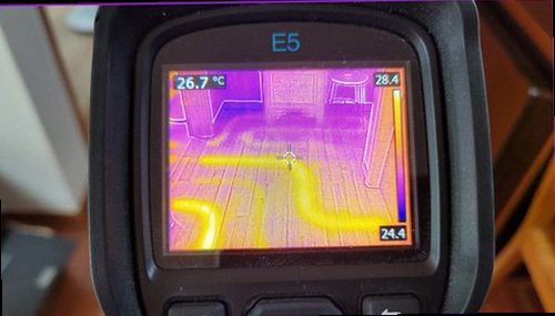 덕양구 누수탐지 계량기와 욕실 주변 누수 의심 부위를 확인하는 현장 점검 모습