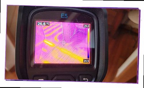 일산서구 누수탐지 주방 벽지와 싱크대 하부장에 나타난 누수 흔적