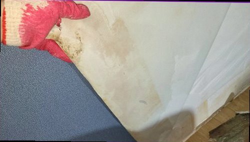 하남 누수탐지 배관 점검 후 압력 변화를 확인하는 작업 장면