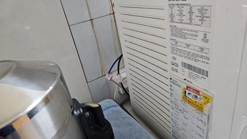 누수탐지 벽면 울림 측정 지점을 표시한 현장 기록 장면