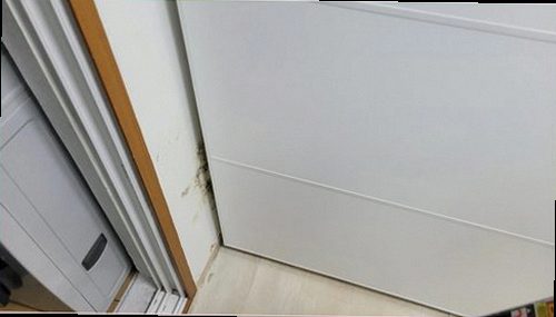 하남 누수탐지 누수 원인 확인 후 주변 상태와 건조 여부를 점검하는 모습
