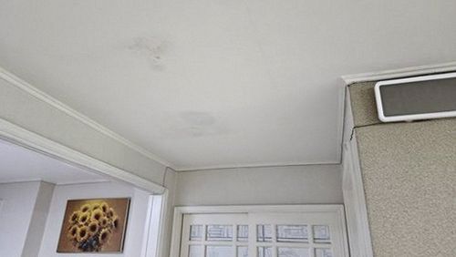누수탐지 배관 점검 결과와 실내 습윤 흔적을 함께 비교하는 과정