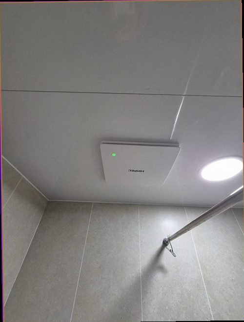영종구 누수탐지 배관 상태와 수분 측정값을 비교해 원인을 분석하는 진단 장면