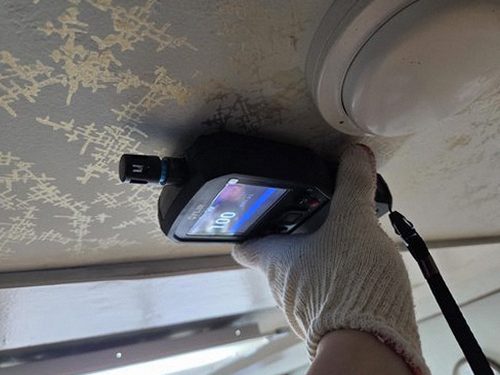 용산구 누수탐지 점검과 보수 후 주변의 수분 상태를 다시 확인하는 과정