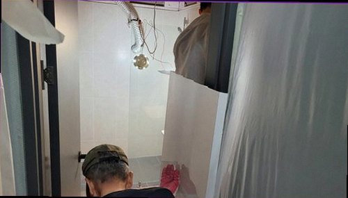 종로구 누수탐지 누수 원인 구간을 최소 범위로 개방하고 복구 상태를 점검하는 모습