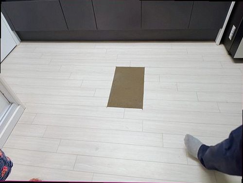 광주 누수탐지 배관 주변 수분 상태와 계량기 변화를 함께 확인하는 과정