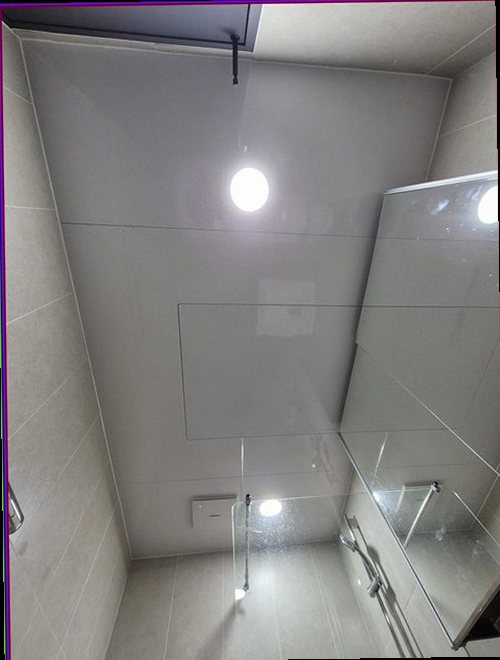 덕양구 누수탐지 싱크대 하부 배관과 천장 물자국을 함께 확인하는 현장 모습
